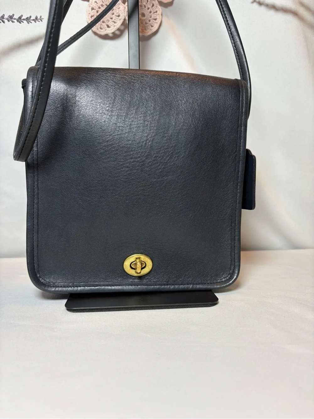 Coach vintage compact pouch bag, creed is pre-1994, the color is a deep NAVY